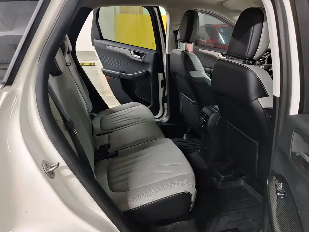 Ford Escape 2022 — фото 10