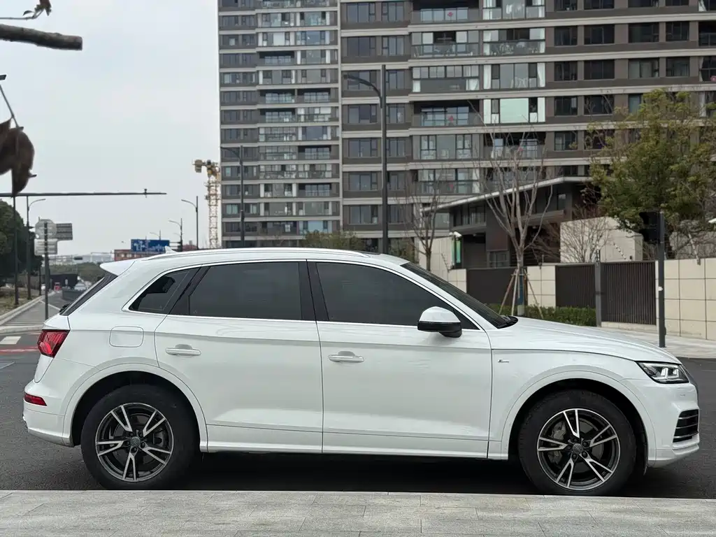 Audi Q5L 2019 — фото 4