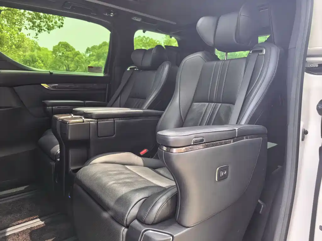 Toyota Alphard 2021 — фото 12