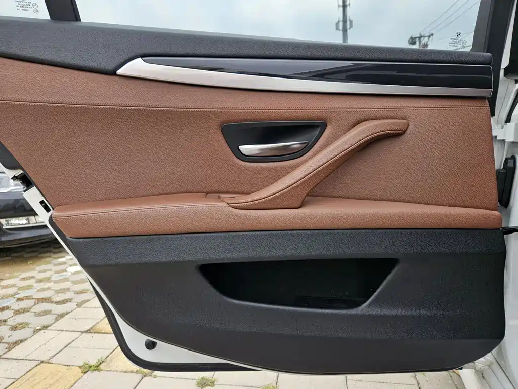 BMW 5 Series 2016 — фото 15
