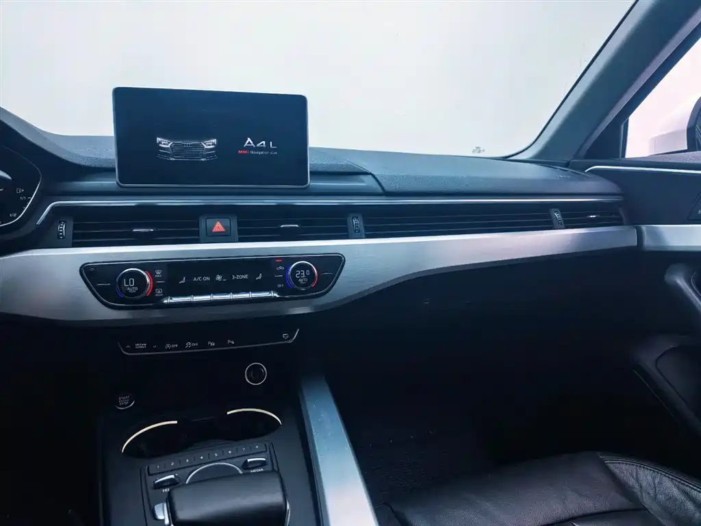 Audi A4L 2019 — фото 17