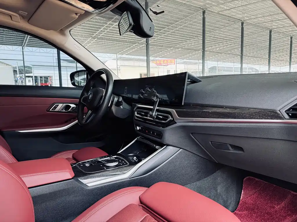 BMW 3 Series 2023 — фото 26