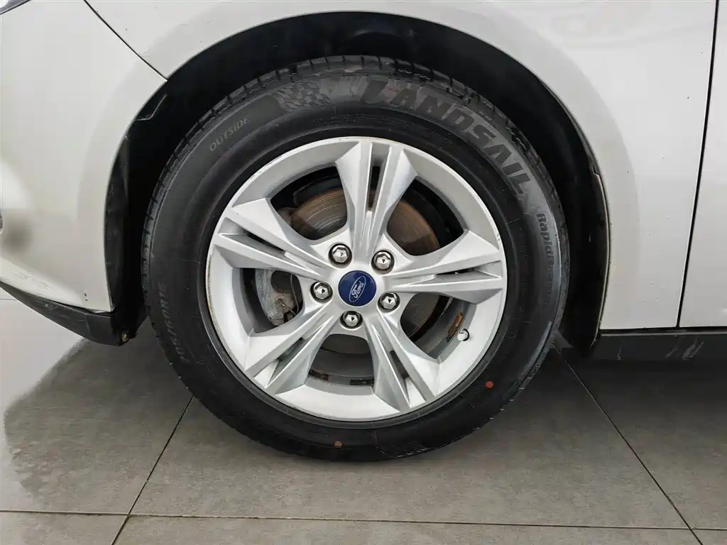Ford Focus 2013 — фото 17