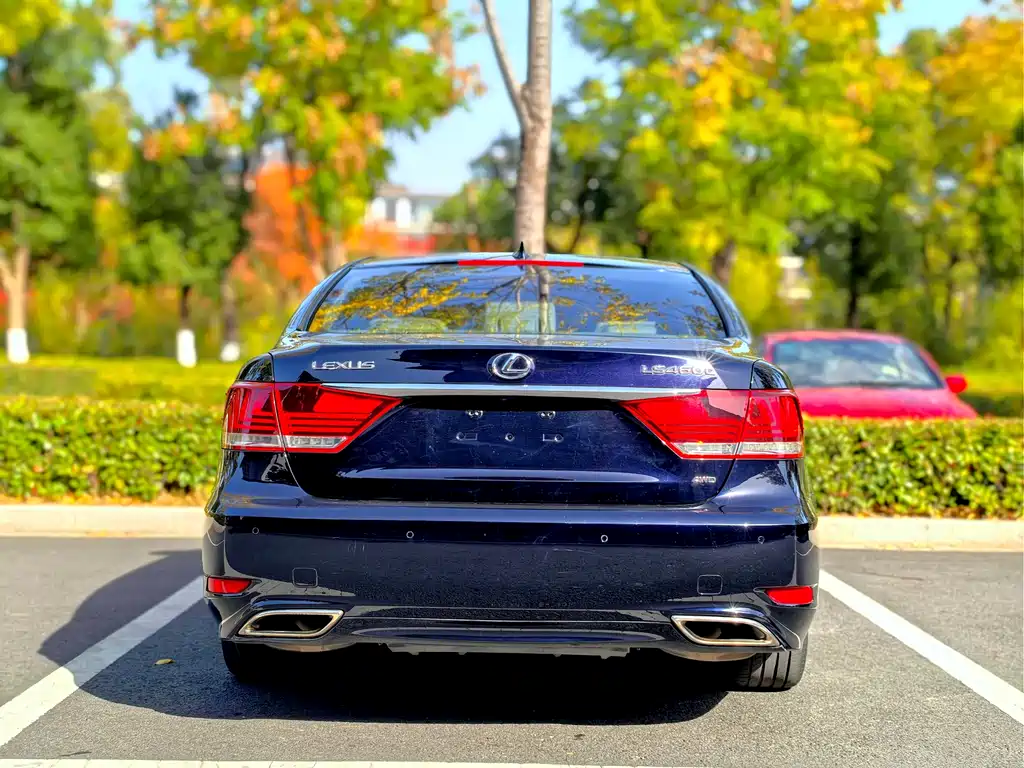 Lexus LS 2015 — фото 20