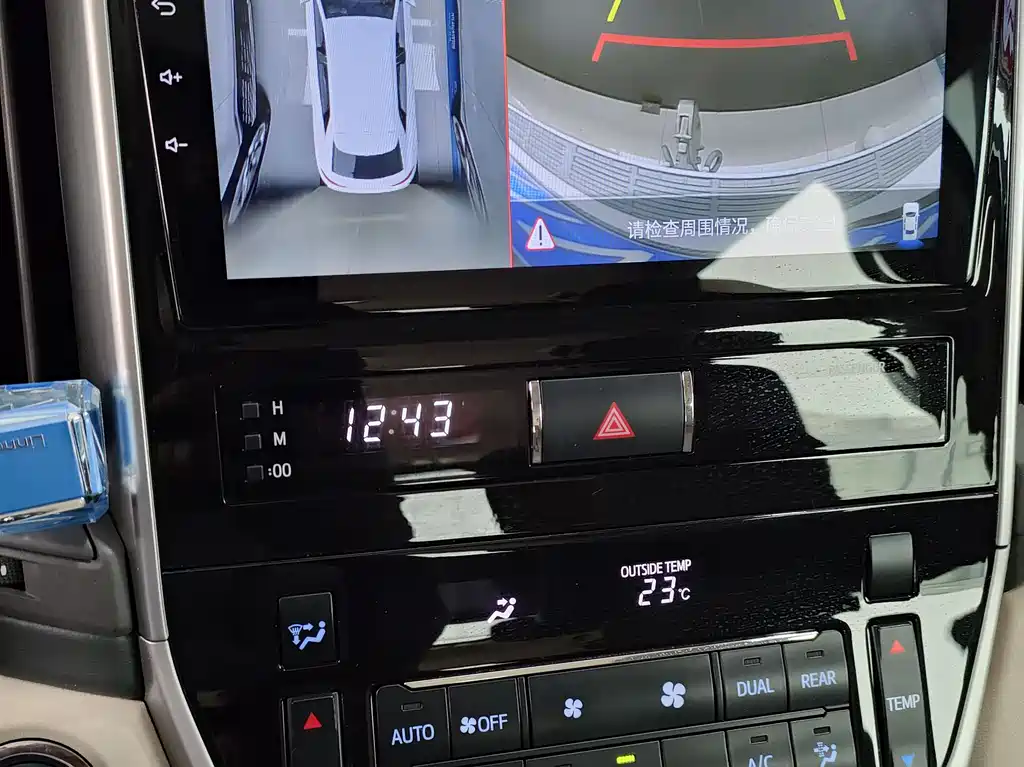 Toyota Land Cruiser 2020 — фото 13