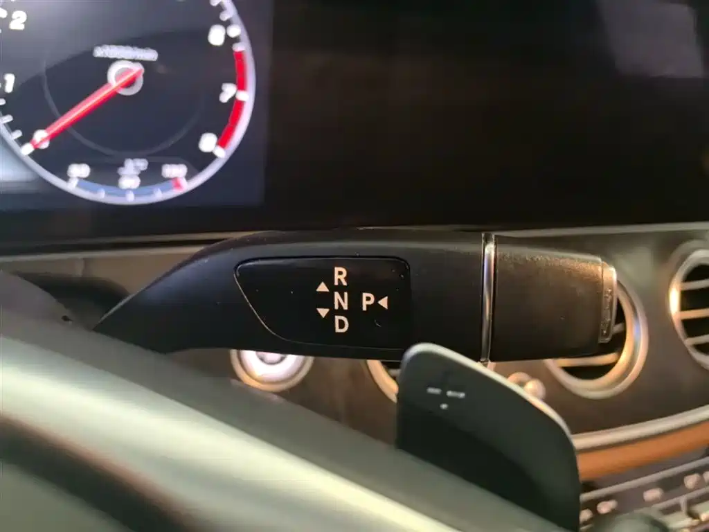 Mercedes-Benz E-Class 2017 — фото 14