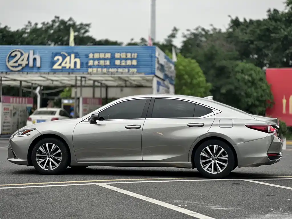 Lexus ES 2020 — фото 5