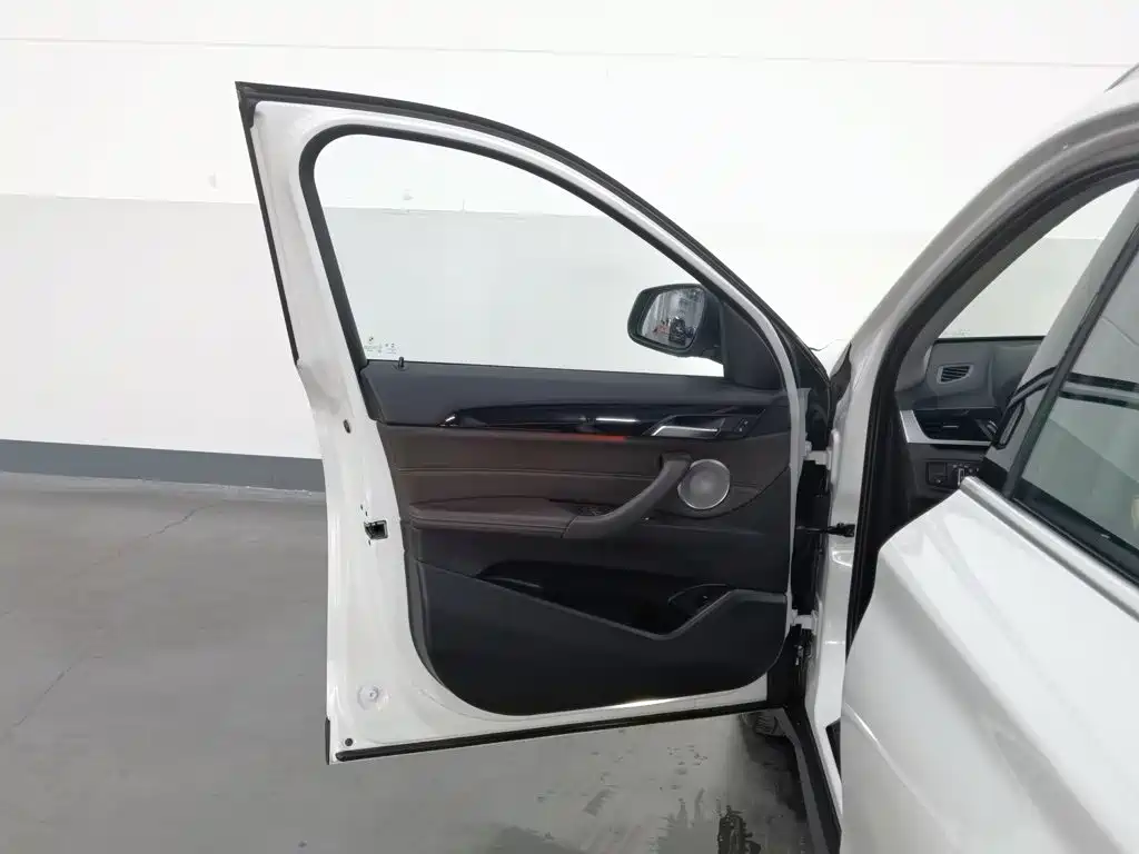 BMW X1 2021 — фото 8