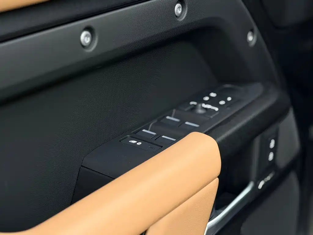Land Rover Defender 2026 — фото 16