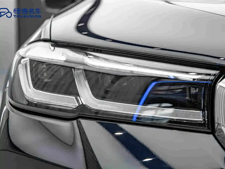 BMW 5 Series 2022 — фото 10