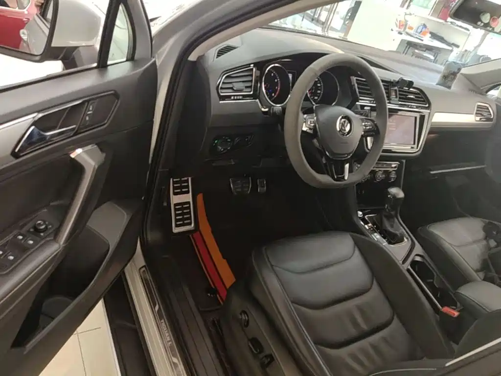 Volkswagen Tiguan L 2019 — фото 12