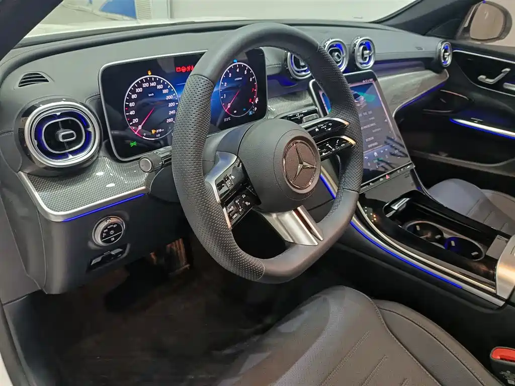 Mercedes-Benz C-Class 2025