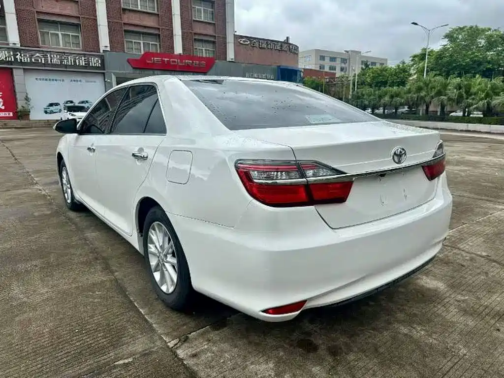 Toyota Camry 2016 — фото 8