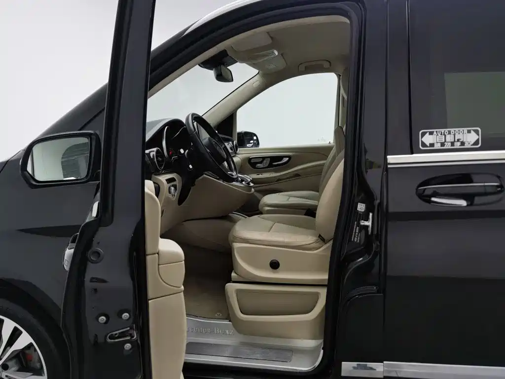 Mercedes-Benz V-Class 2017 — фото 10