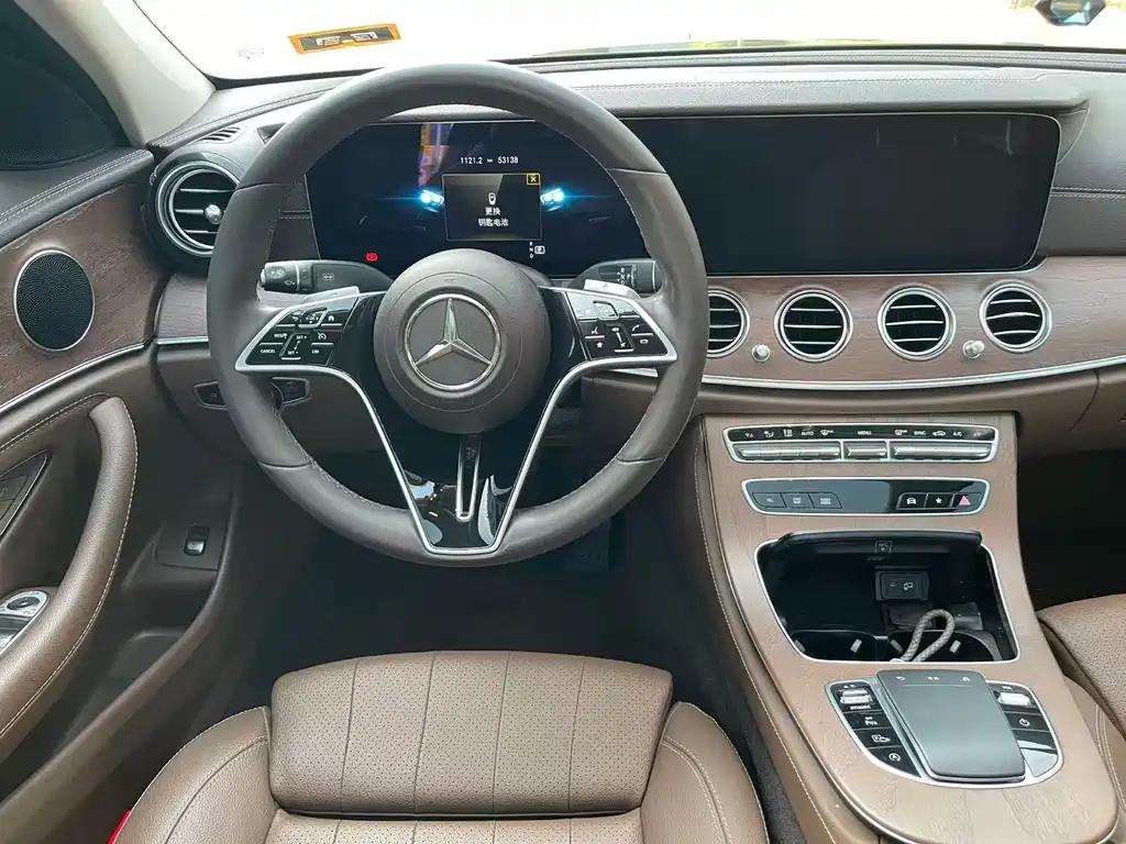 Mercedes-Benz E-Class 2023 — фото 12