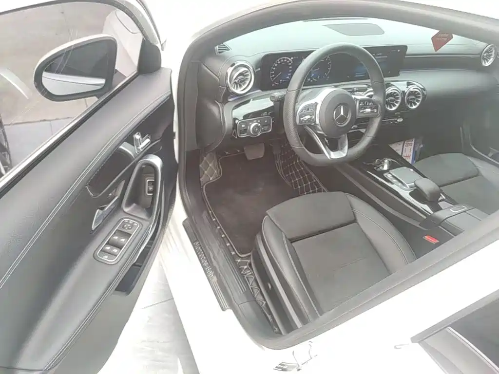 Mercedes-Benz A-Class 2023 — фото 16