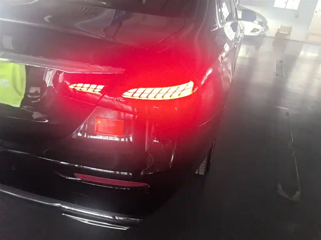 Mercedes-Benz E-Class 2023 — фото 8