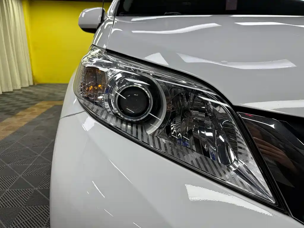 Toyota Sienna 2016 — фото 14