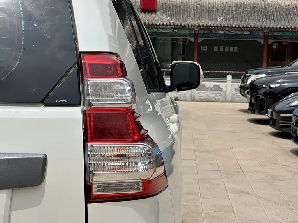 Toyota Prado 2015 — фото 34