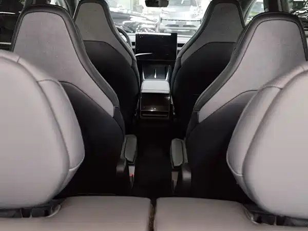 Tesla Model Y L 2026