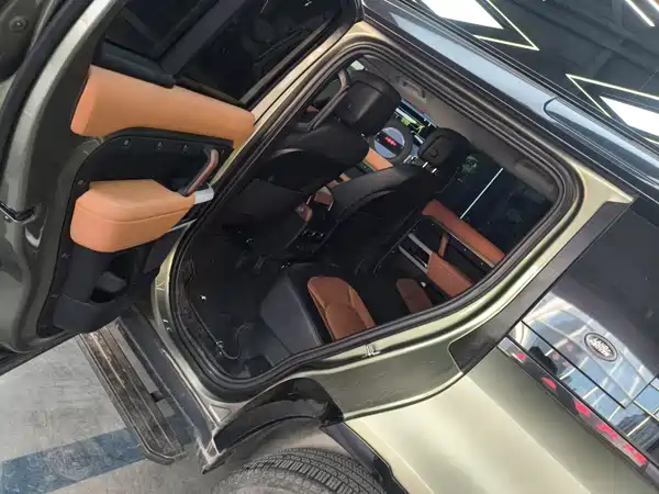 Land Rover Defender 2022