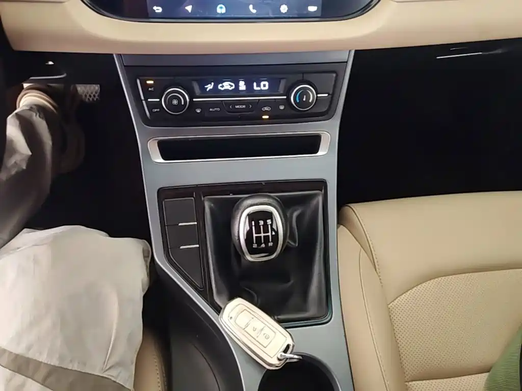 Geely Emgrand 2018 — фото 14
