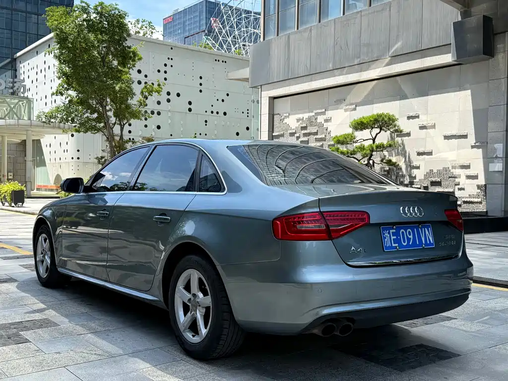 Audi A4L 2015