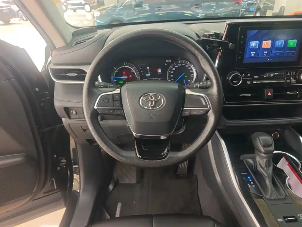 Toyota Highlander 2024 — фото 11