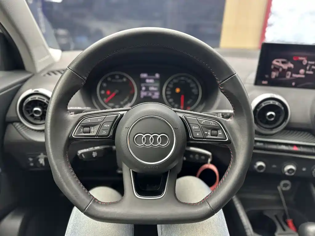 Audi Q2L 2022 — фото 12