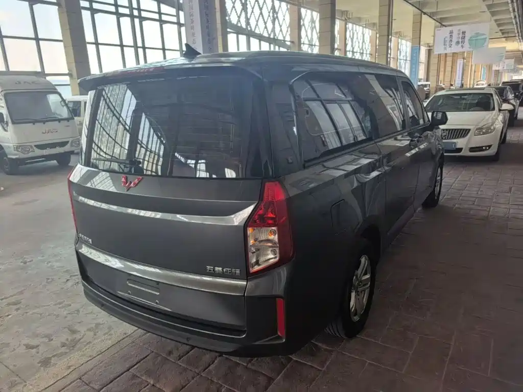 Wuling Hongguang PLUS 2021