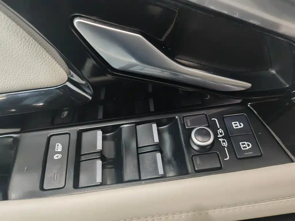 Land Rover Evoque 2022 — фото 14