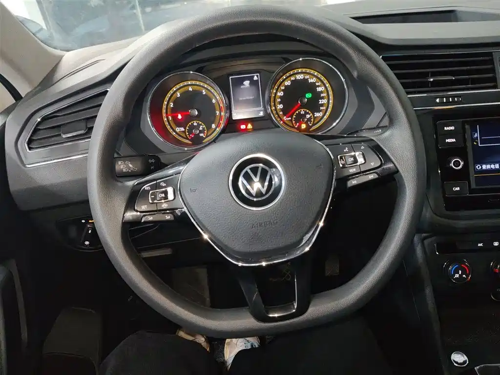 Volkswagen Tiguan L 2021 — фото 7