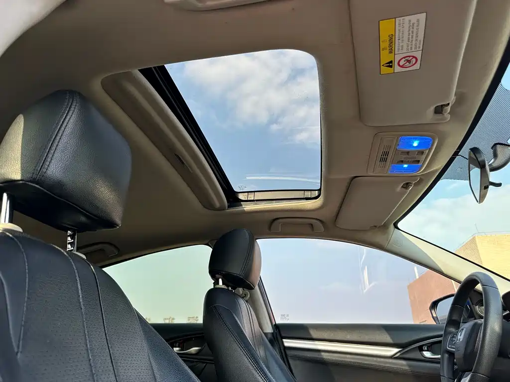 Honda Civic 2018 — фото 10
