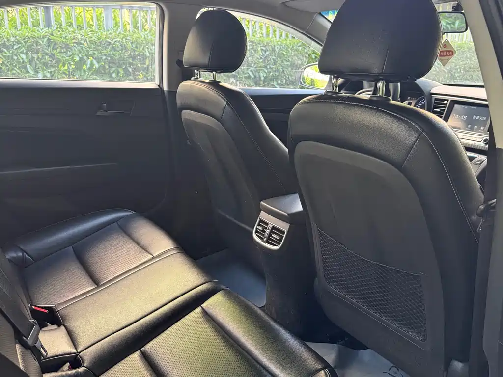 Hyundai Elantra 2018 — фото 10