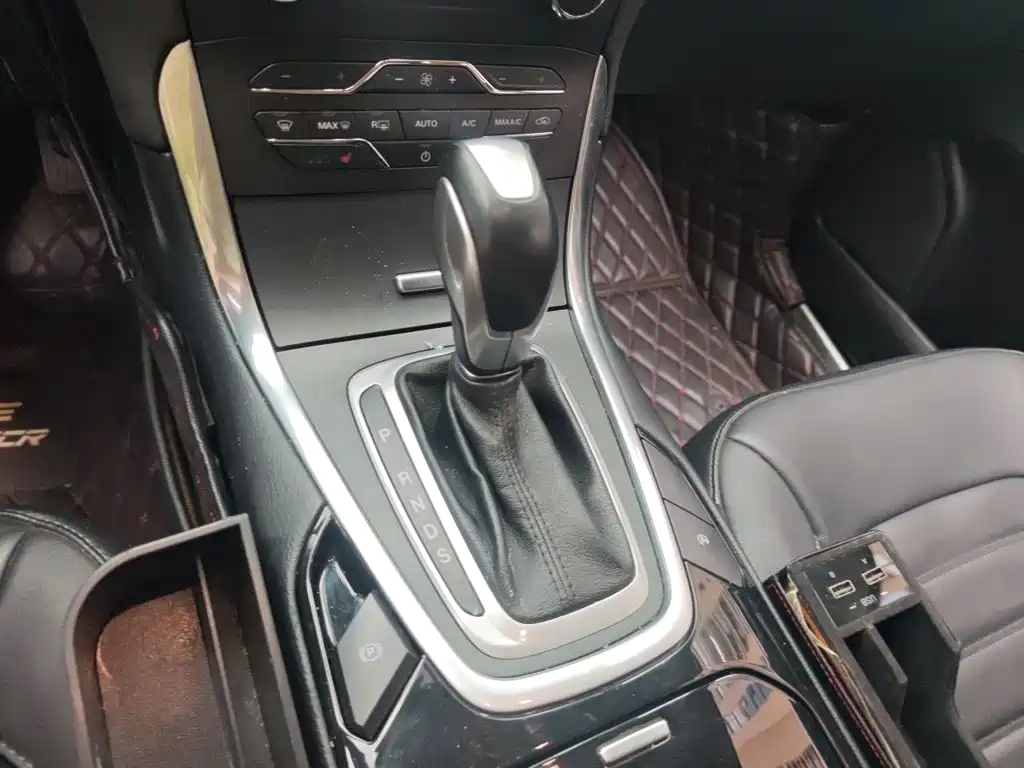 Ford Edge 2018 — фото 11