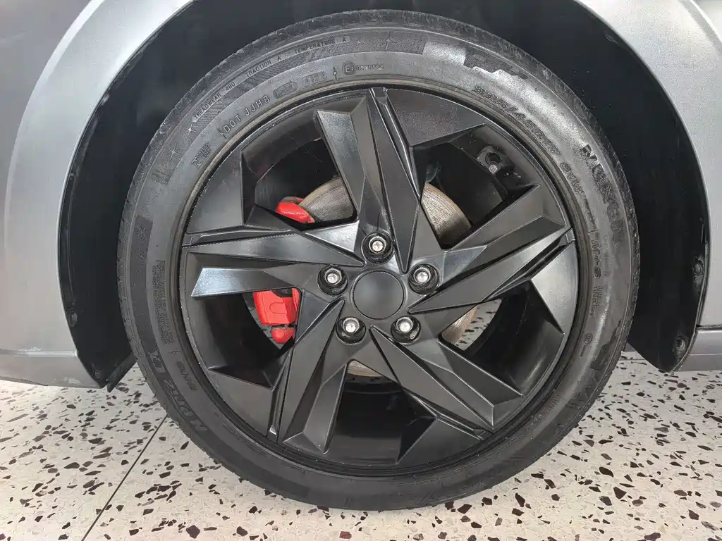 Hyundai Elantra 2023 — фото 19