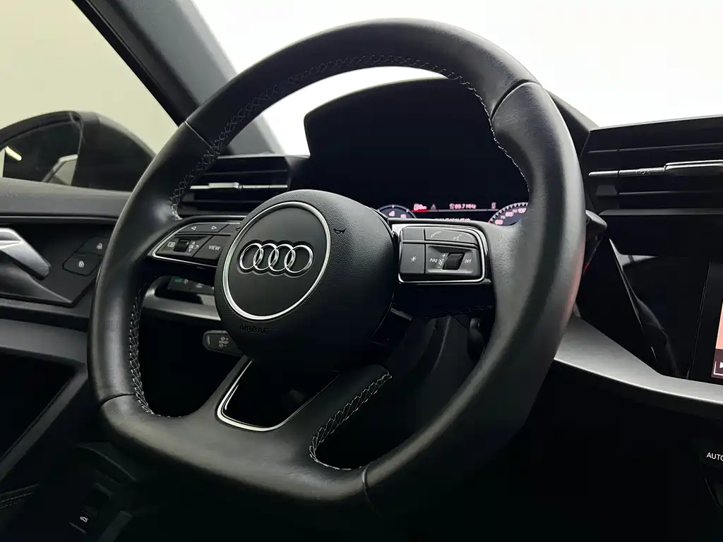 Audi A3 2023 — фото 13