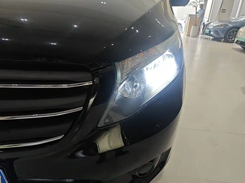 Mercedes-Benz Vito 2022 — фото 24