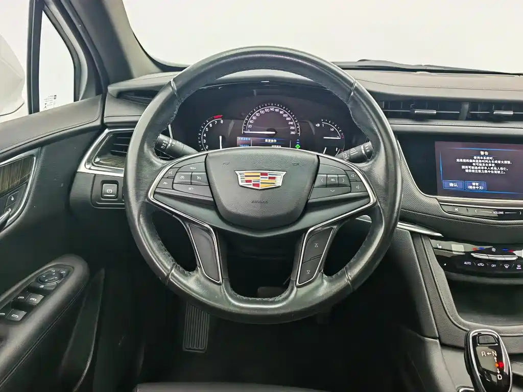Cadillac XT5 2019 — фото 11