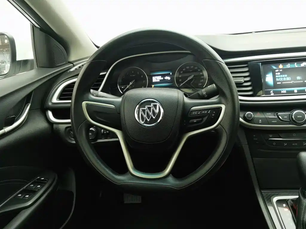 Buick Excelle 2016 — фото 11