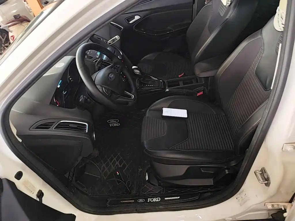 Ford Focus 2017 — фото 15