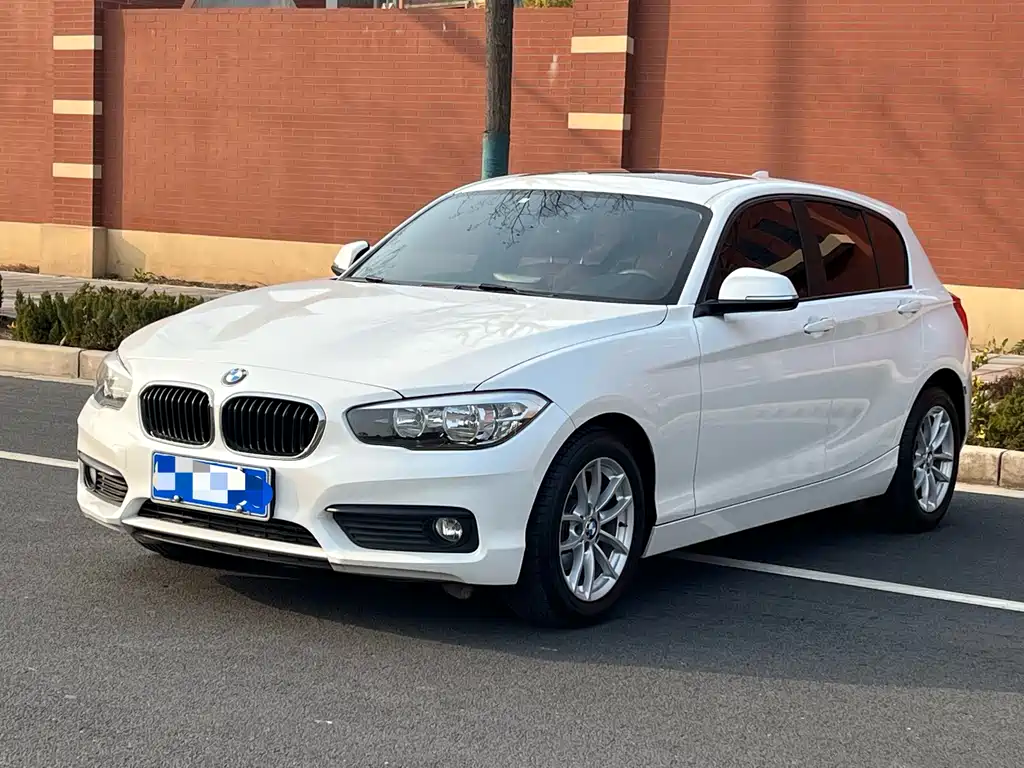 BMW 1 Series 2017 — фото 1