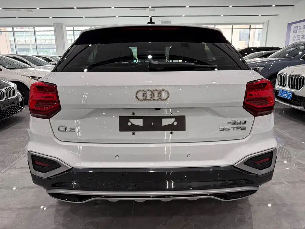 Audi Q2L 2023