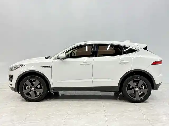 Jaguar E-PACE 2021 — фото 5