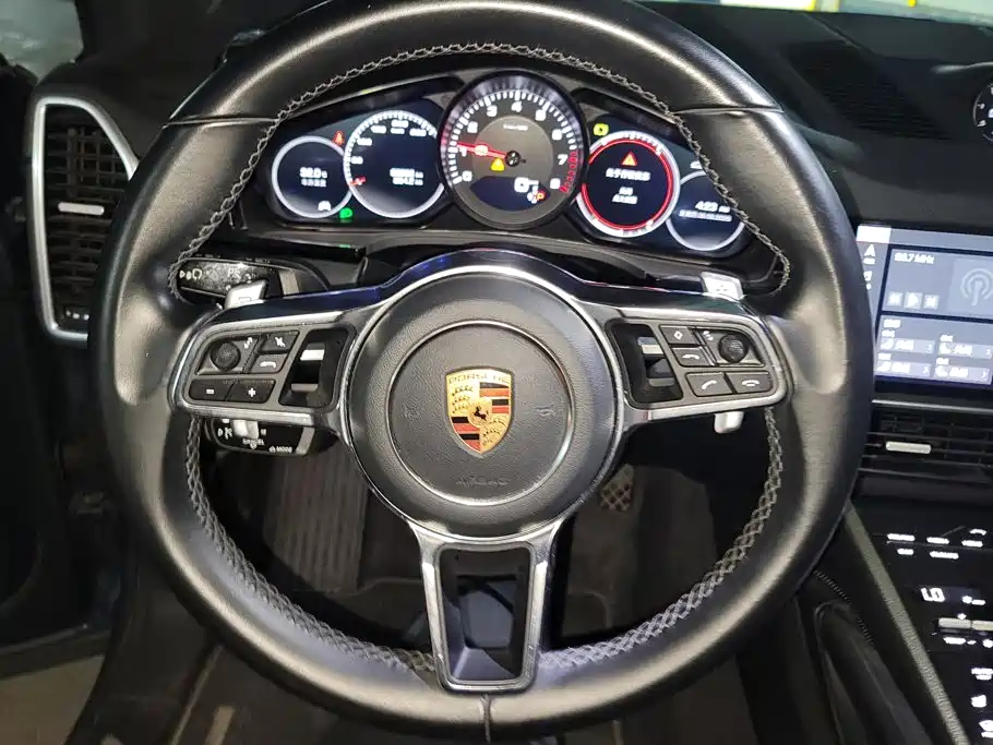 Porsche Cayenne 2019 — фото 15