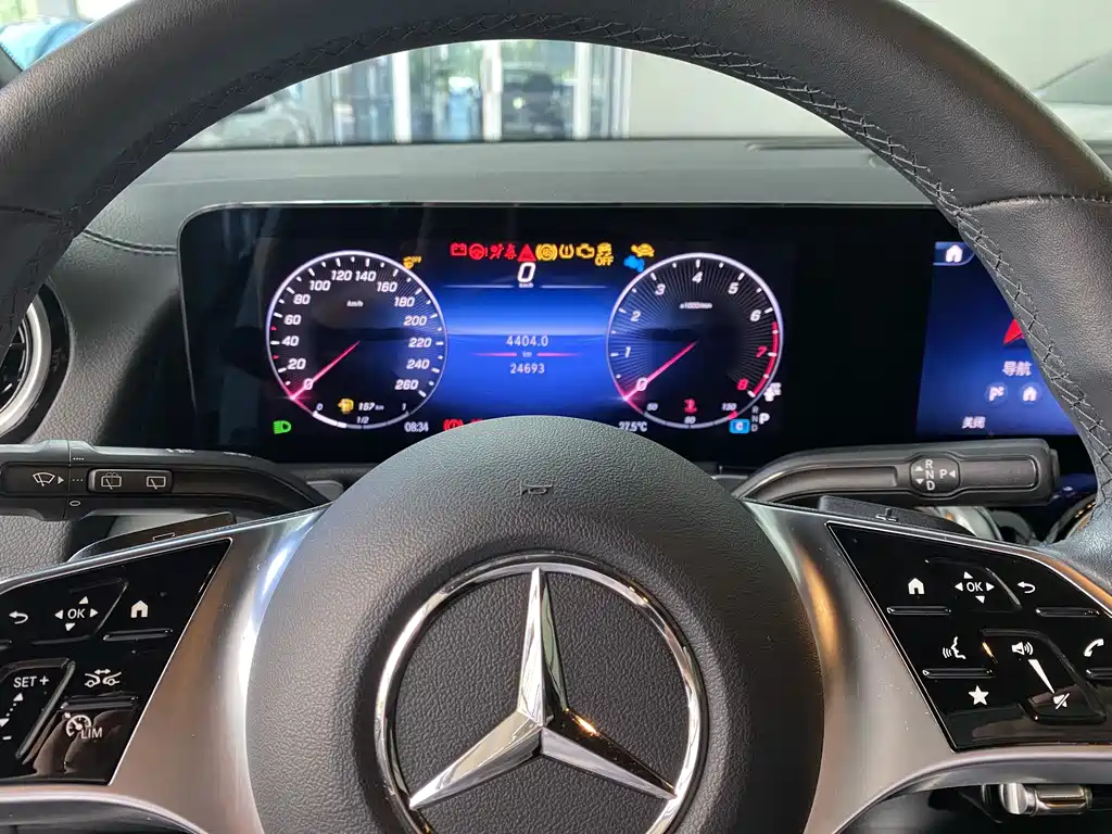 Mercedes-Benz GLB 2023