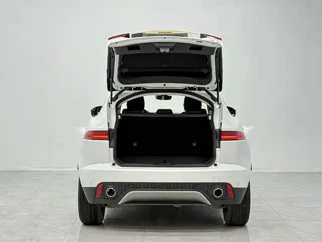 Jaguar E-PACE 2021 — фото 12