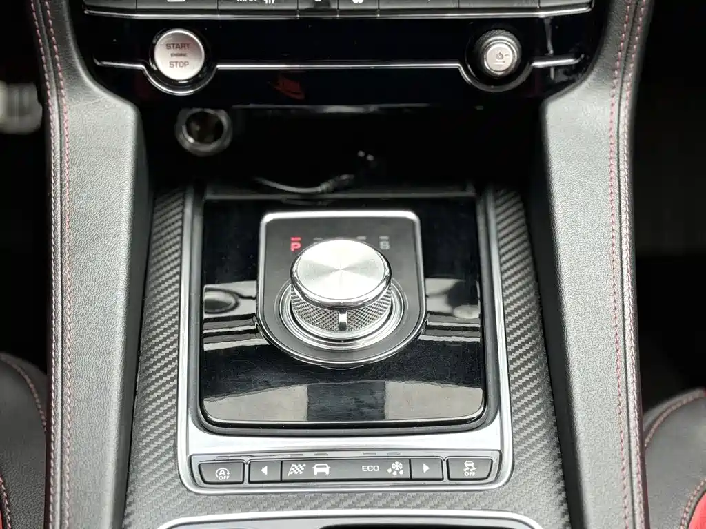 Jaguar F-PACE 2017