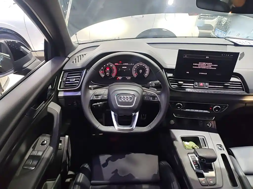 Audi Q5L 2024 — фото 11