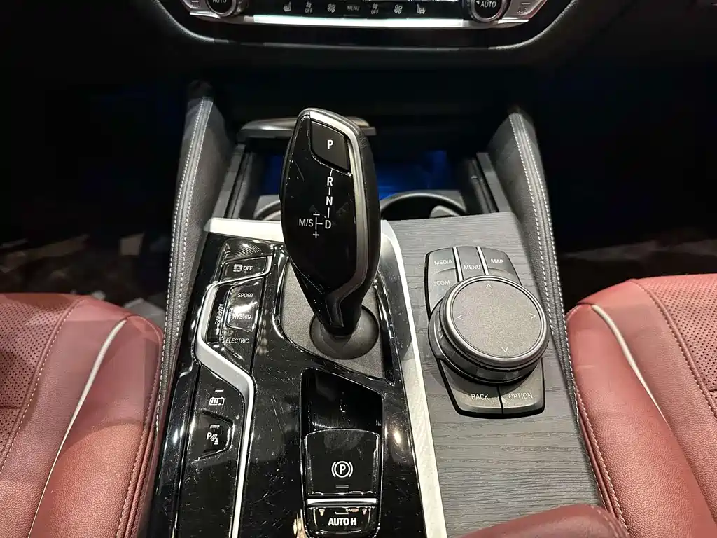 BMW 5 Series New Energy 2021 — фото 8